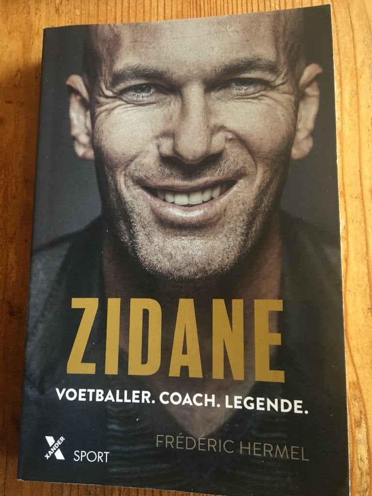 sportboek- Zidane- voetballer,coach,legende, Ophalen of Verzenden, Zo goed als nieuw, Balsport