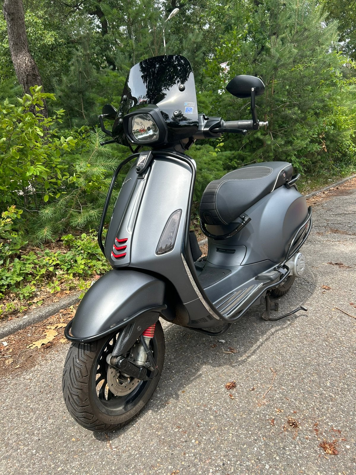 Vespa Sprint 2018 mat grijs, Fietsen en Brommers, Scooters | Vespa, Ophalen, Overige modellen, Zo goed als nieuw, Benzine