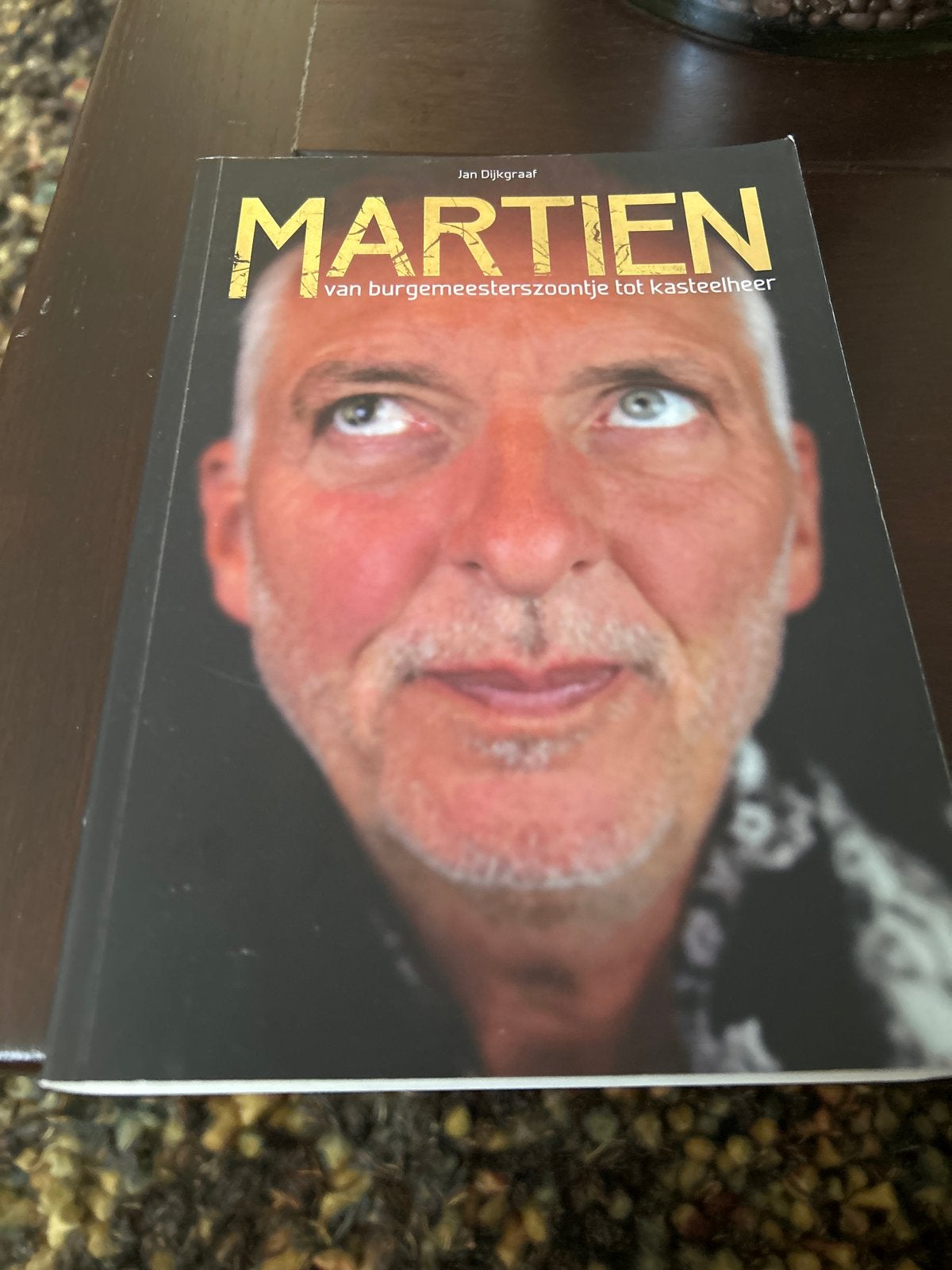 Martien: van burgemeesterszoontje tot kasteelheer, Ophalen of Verzenden, Zo goed als nieuw, Film, Tv en Media