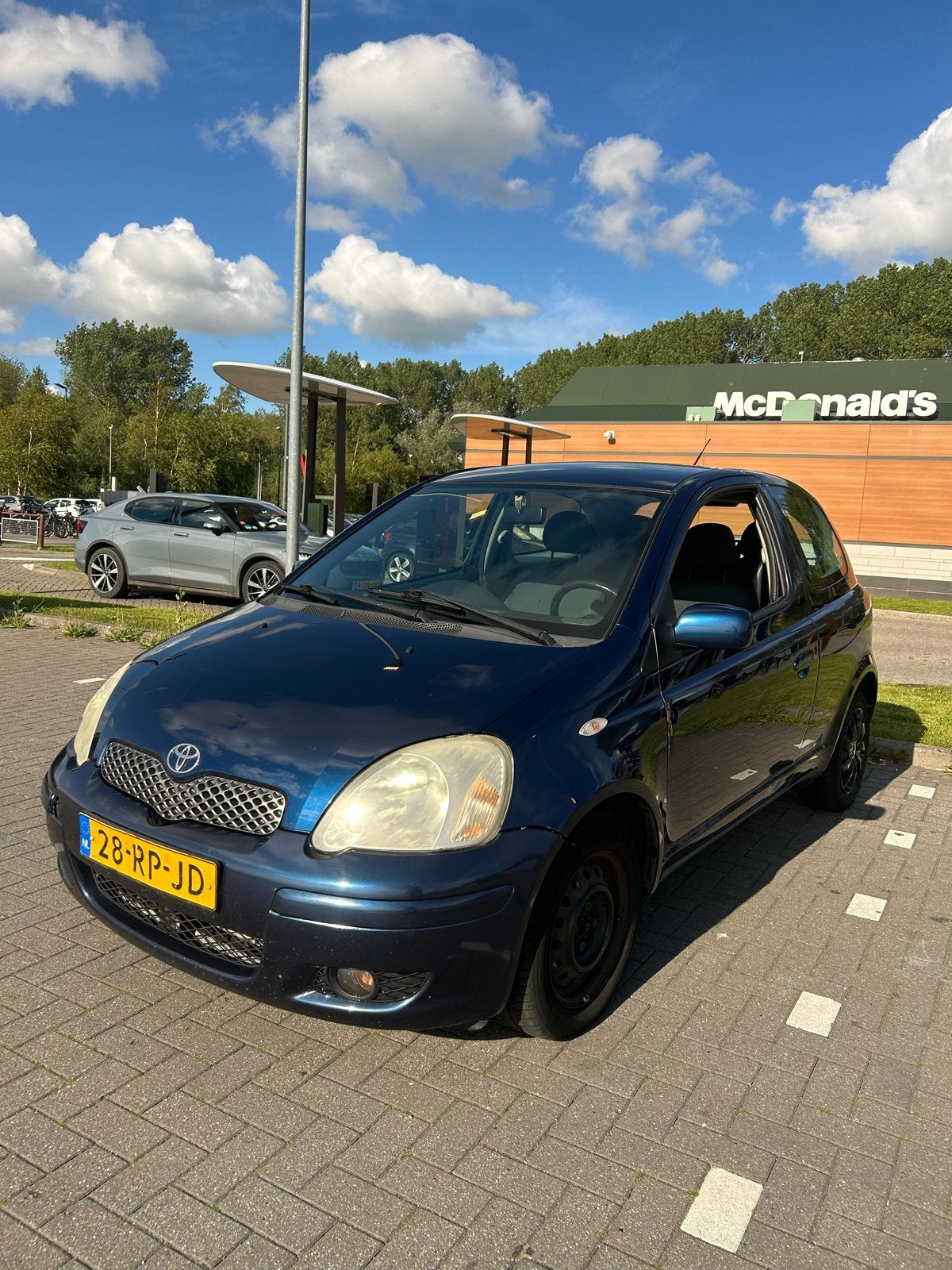 Toyota Yaris 1.3 16V Vvti 3DR Linea Terra 2005 Blauw, Auto's, Toyota, Voorwielaandrijving, Stof, 4 cilinders, Origineel Nederlands