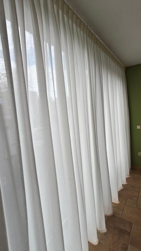 Woonkamer gordijn, 340x245 cm, vlinderplooi, verzwaard, Huis en Inrichting, Ophalen, Modern, Klassiek, 200 cm of meer, Wit