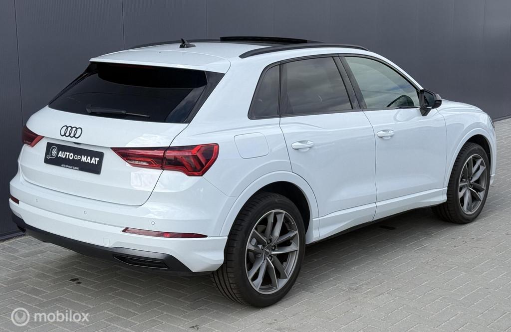 Audi Q3 35TFSI S Line Pano ACC Carplay, Zwart, 4 cilinders, Wit, Bedrijf