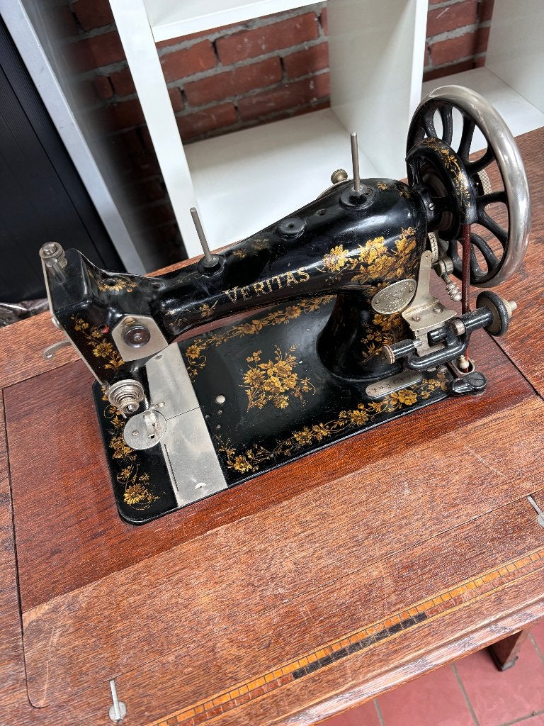 Antieke Veritas naaimachinetafel trapnaaimachine  CS26878, Ophalen