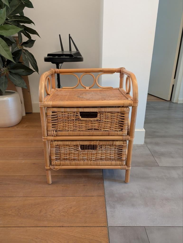 Vintage rotan nachtkastje met lades, Huis en Inrichting, Overige materialen, Gebruikt, Minder dan 45 cm, 55 tot 70 cm