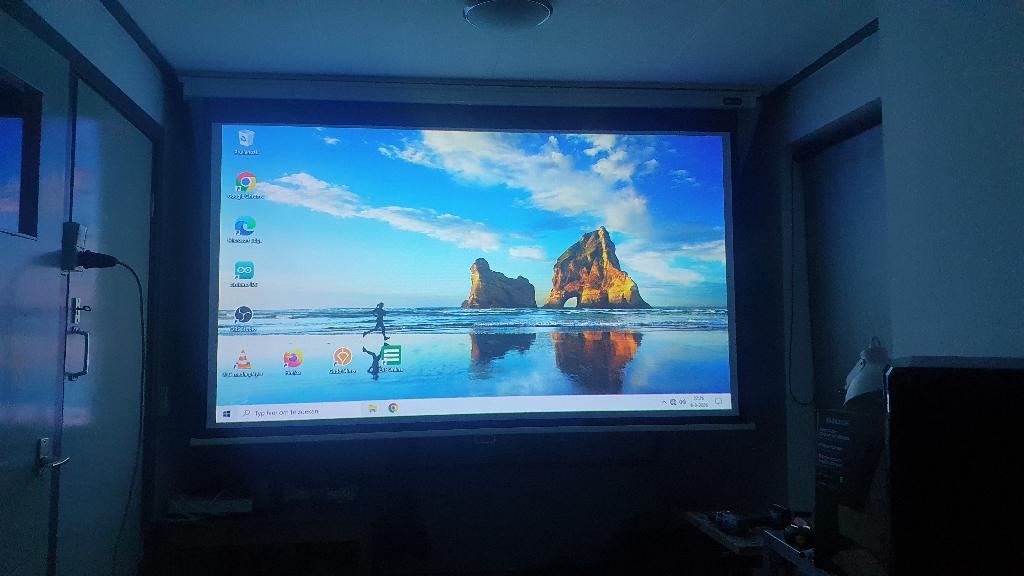 beamer+scherm+pc te koop, Audio, Tv en Foto, Beamers, Ophalen, Gebruikt, HD (720), LCD