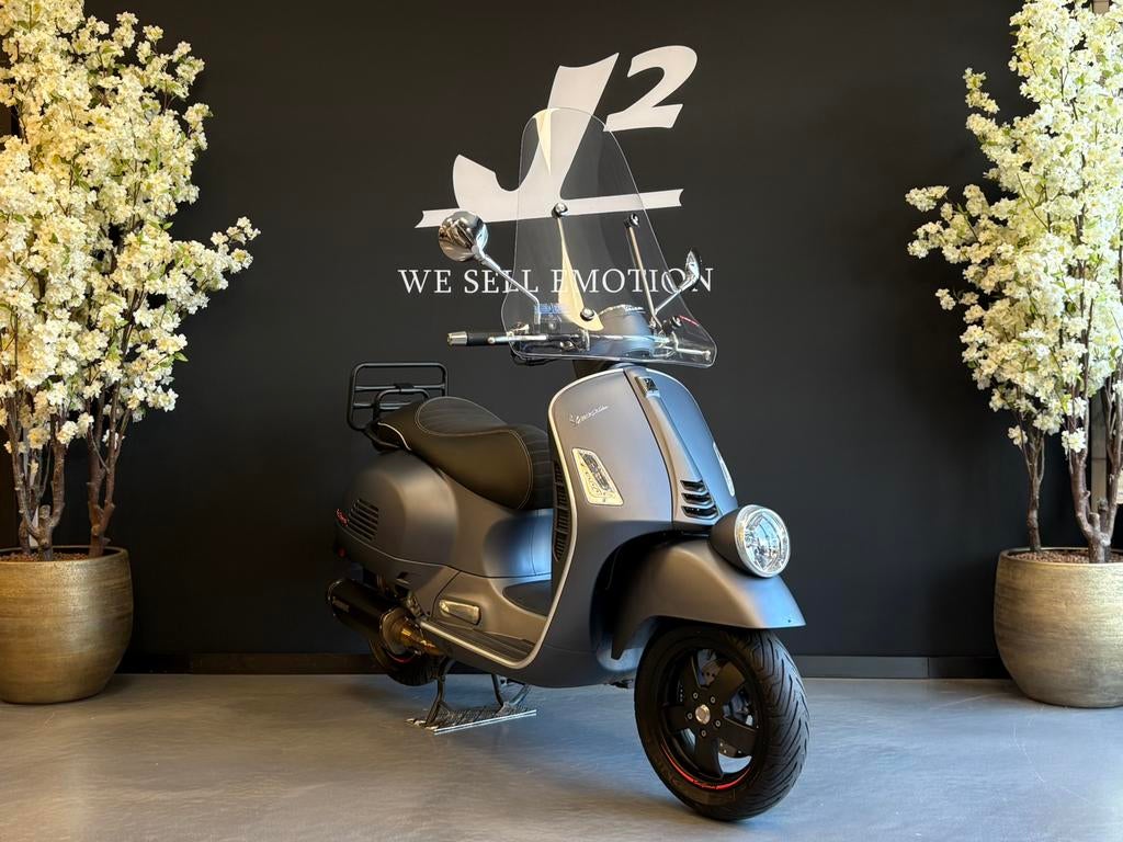 Vespa GTV 300 | Mat Grijs | 2019 | 9336 km | Akra, Gebruikt, 300 cc, ., Ophalen of Verzenden
