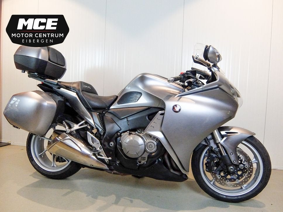 HONDA VFR 1200 F C-ABS (bj 2010), Motoren, HONDA, 4 cilinders, Motorrijbewijs A, Onbekend