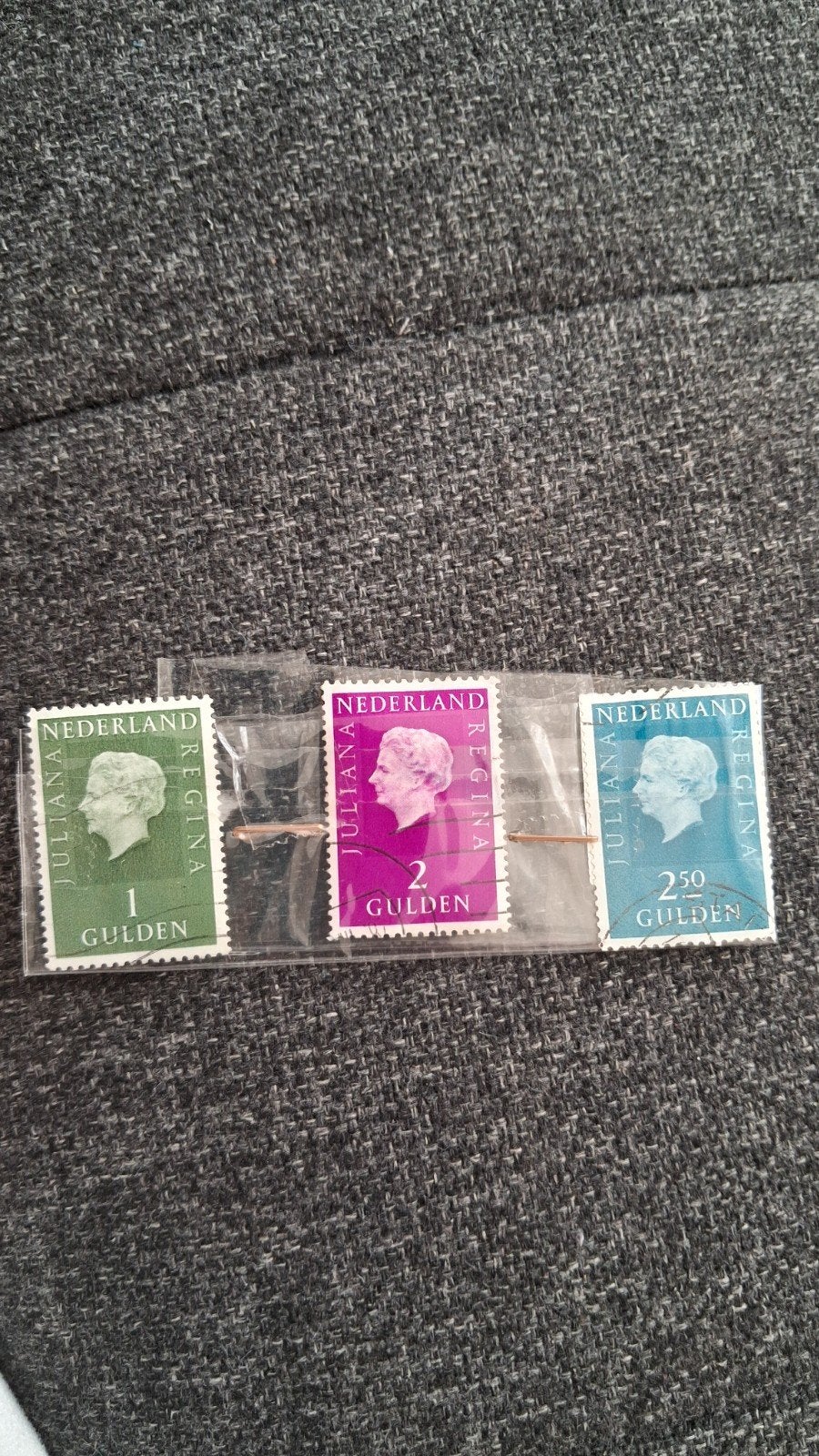 3 oude postzegels 🌺 fl.1.00 fl.2.00 fl.2,50, Ophalen of Verzenden