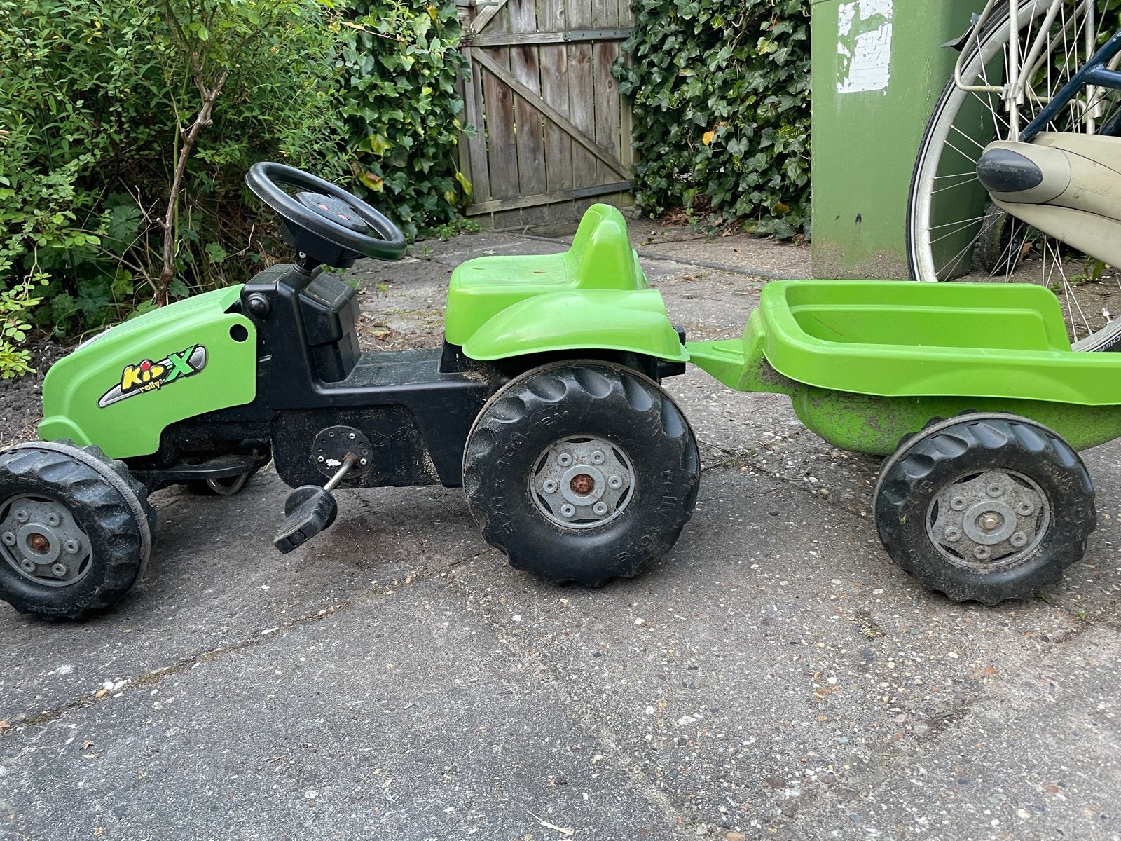 Groene Kindertractor met Aanhanger - Kixx Pedaaltractor, Ophalen, Gebruikt, Trapvoertuig