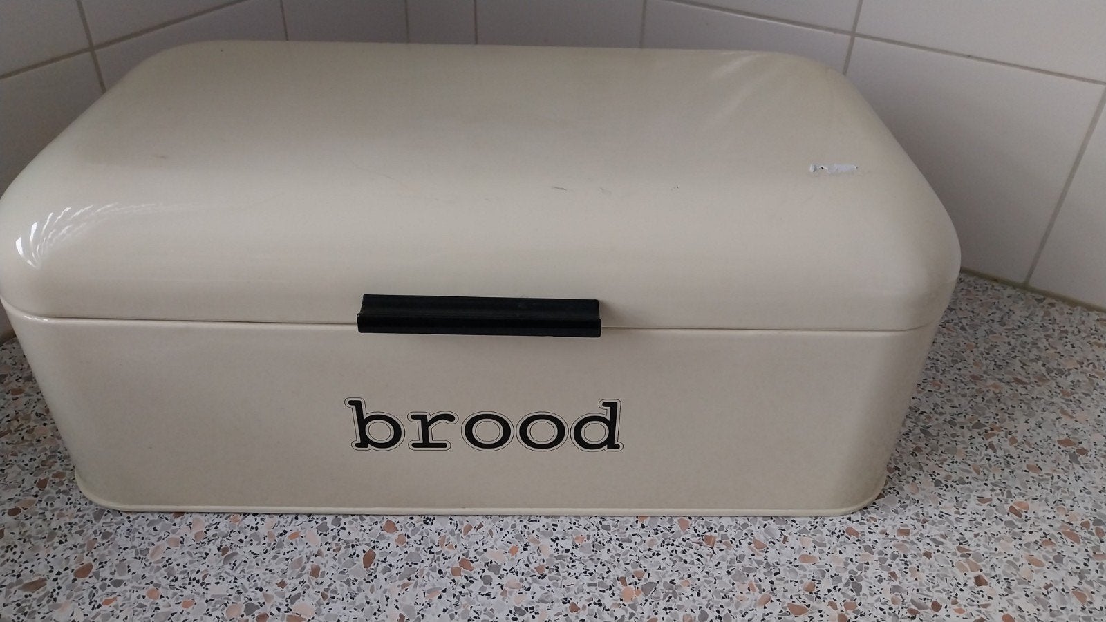 Crèmekleurige broodtrommel met 'brood' opdruk, Beige, Gebruikt, Ophalen of Verzenden, Metaal