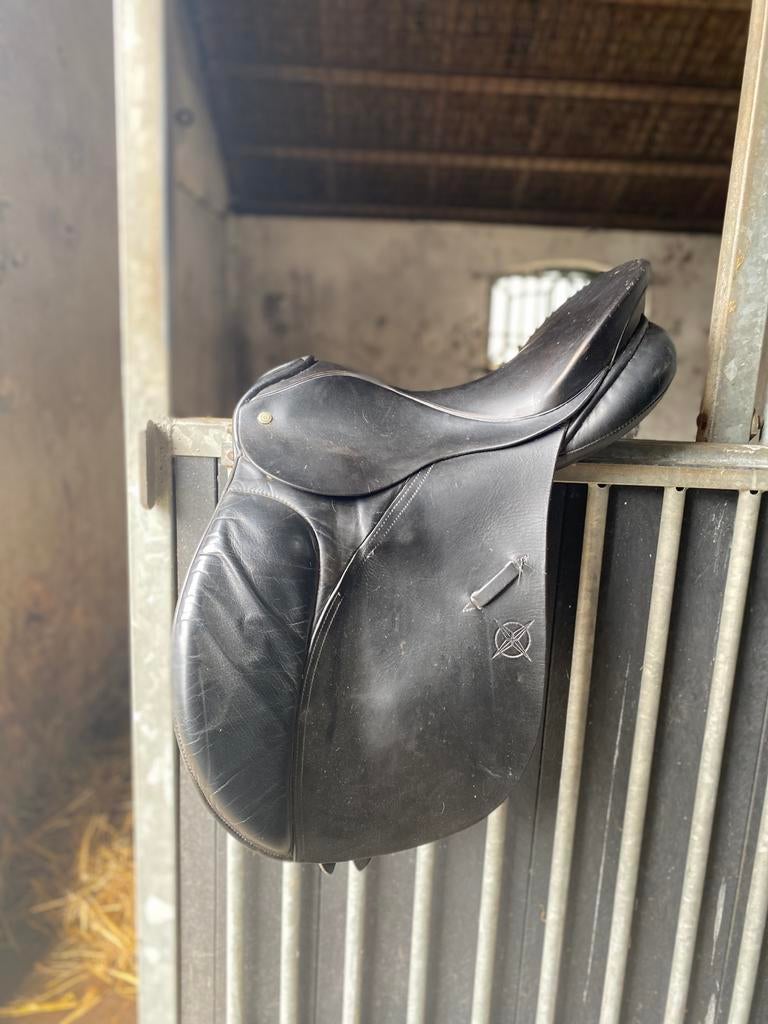 Veelzijdigheidszadel 17,5 inch, Dieren en Toebehoren, Ophalen of Verzenden, Gebruikt