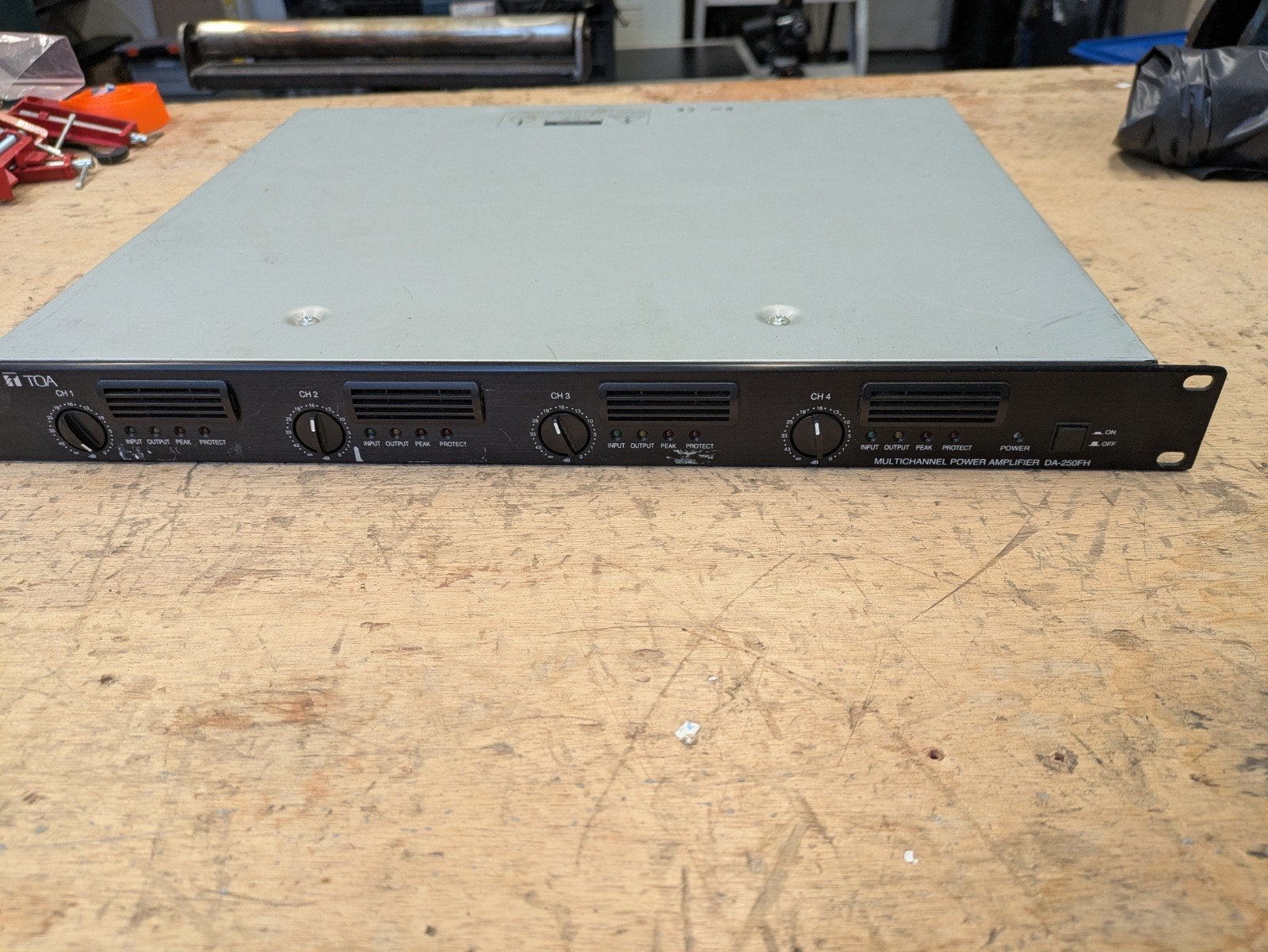 TOA Multichannel Power Amplifier DA-250FH CE301, Overige merken, Ophalen of Verzenden, 120 watt of meer, Gebruikt