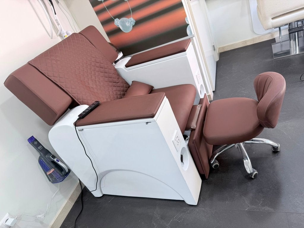 Luxe pedicurestoel met massagefunctie en voetenbad, Ophalen, Bruin, Nieuw, Modern, Luxe