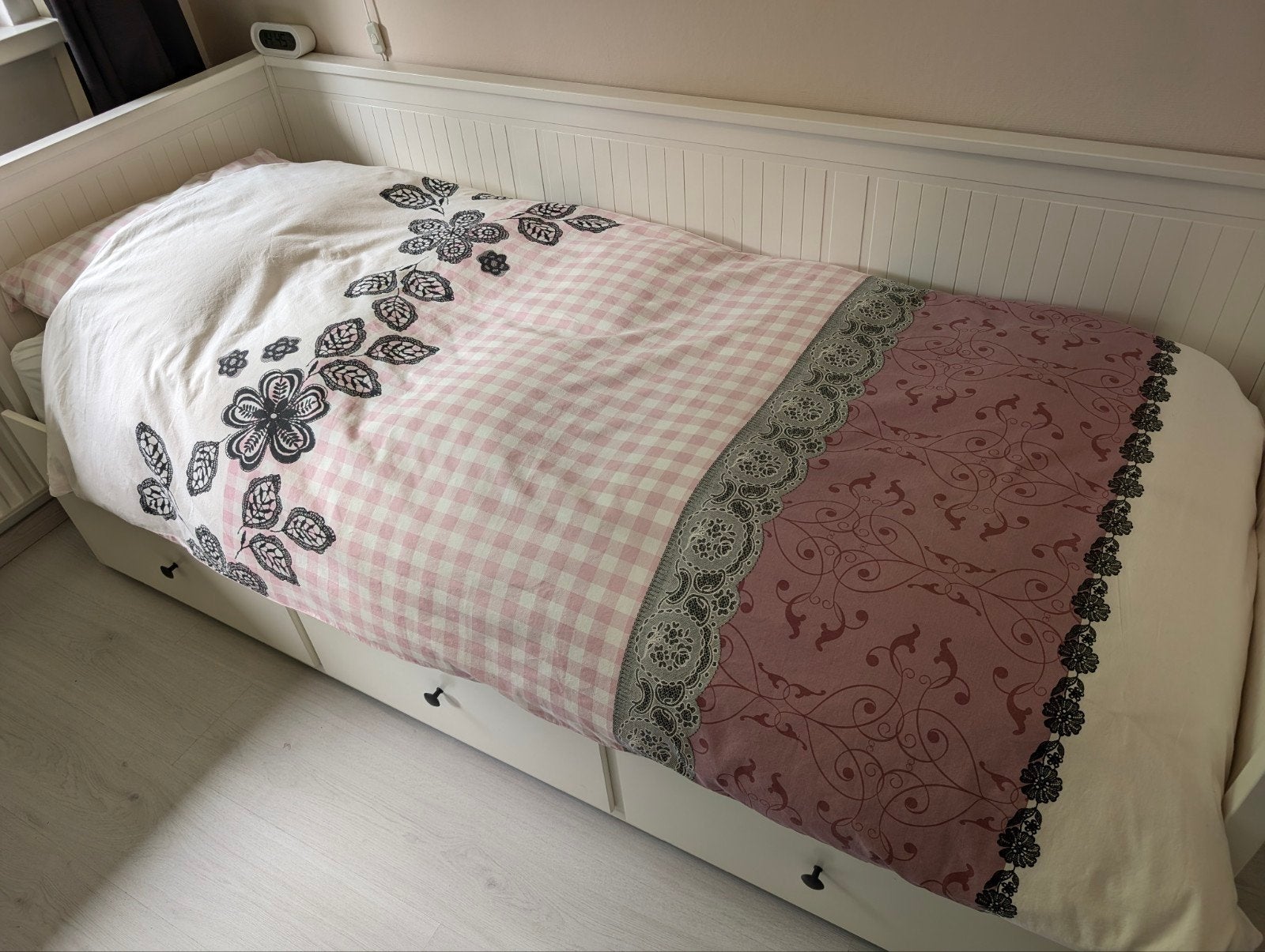 IKEA 1-persoons dekbedovertrek roze/wit geruit met bloemen, Meisje, Ophalen of Verzenden, Zo goed als nieuw, Roze