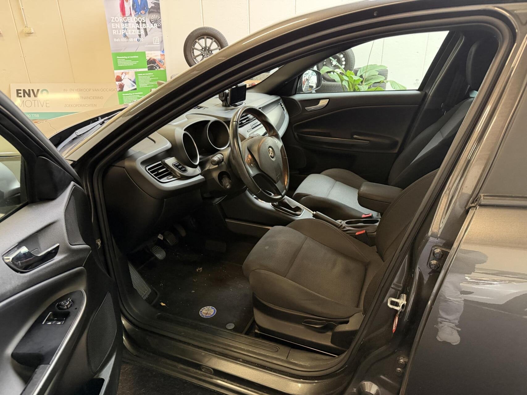 Alfa Romeo Giulietta 1.4 T Veloce, Clima, lange APK !, Voorwielaandrijving, Gebruikt, 4 cilinders, Origineel Nederlands
