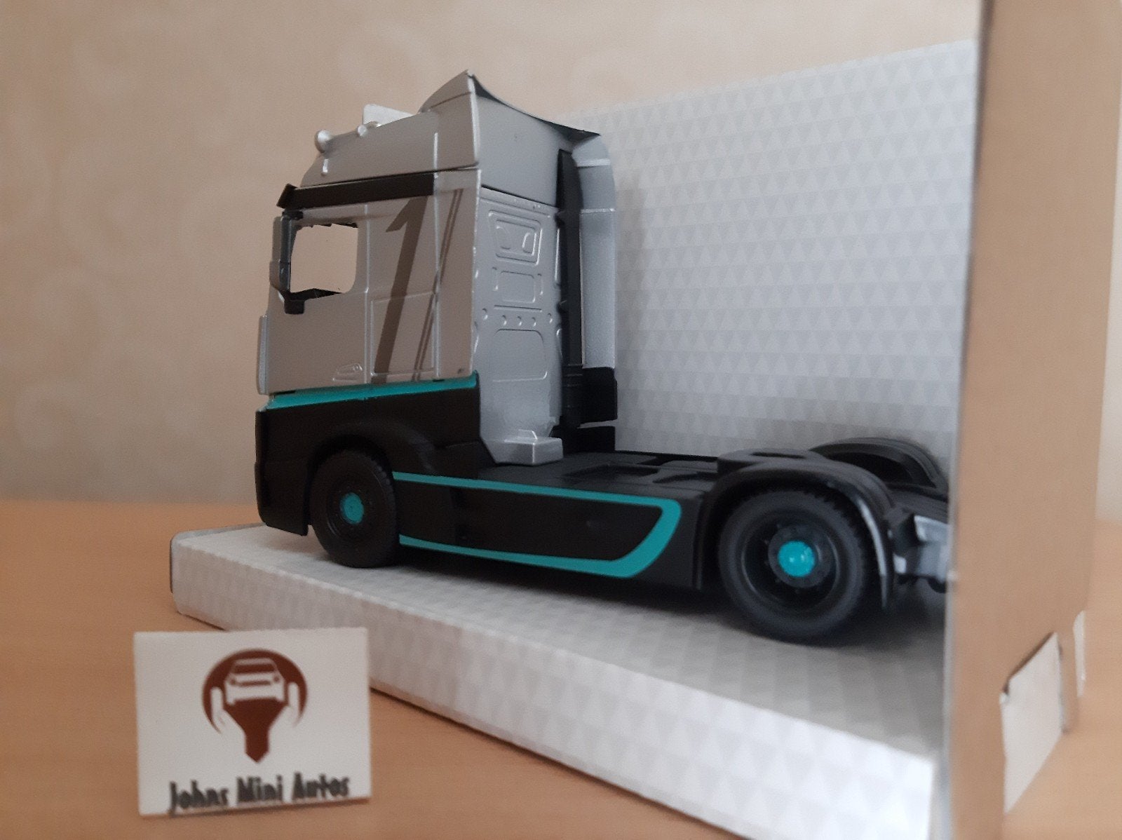 Mercedes Benz Actros Gigaspace 2020 F1 van Bburago 1:43, Overige merken, Nieuw, Ophalen of Verzenden, Bburago