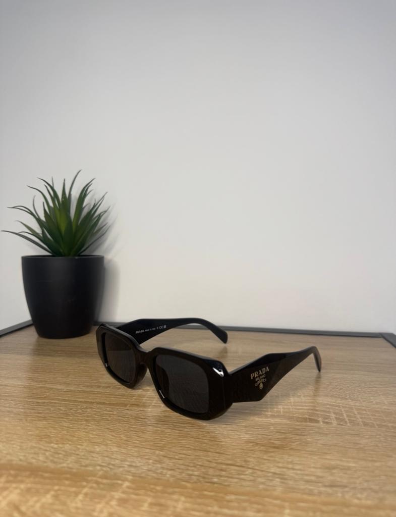 Prada zonnebril, Ophalen of Verzenden, Zo goed als nieuw, Zwart, Prada