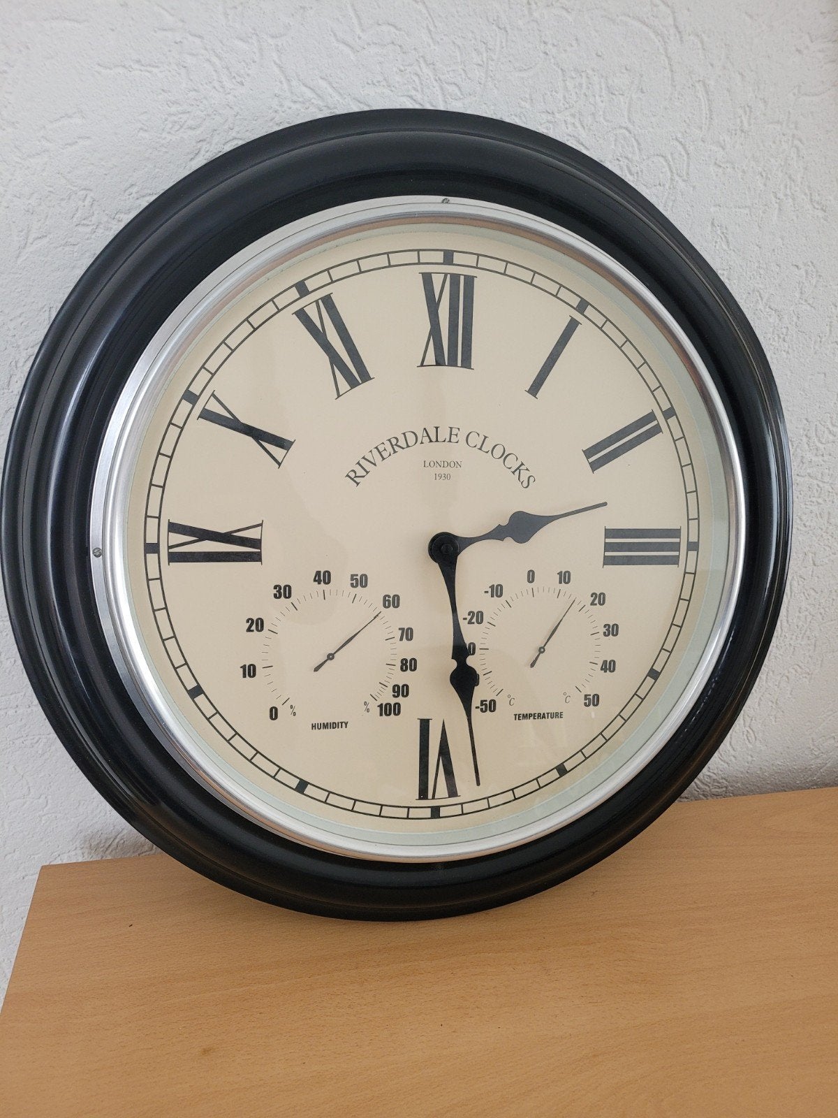 Riverdale klok met thermometer en hygrometer, Huis en Inrichting, Woonaccessoires | Klokken, Ophalen of Verzenden, Zo goed als nieuw