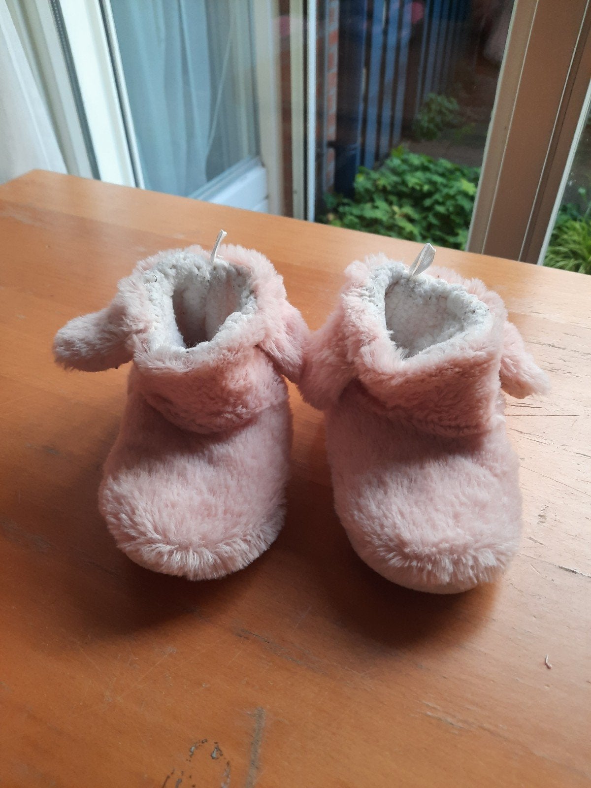 Te koop kinder sloffen. Maat 25, Kinderen en Baby's, Slofjes, Meisje, Ophalen of Verzenden, Zo goed als nieuw