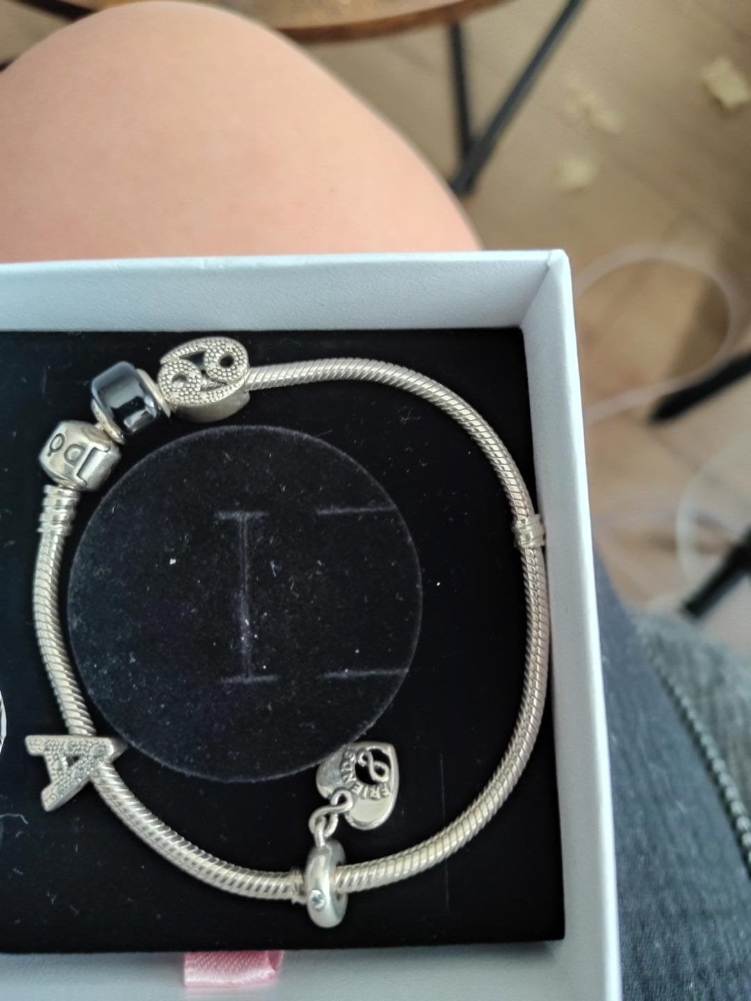 Pandora armband met bedels en doosje, Sieraden, Tassen en Uiterlijk, Armbanden, Ophalen of Verzenden, Nieuw, Zilver, Met bedels of kralen