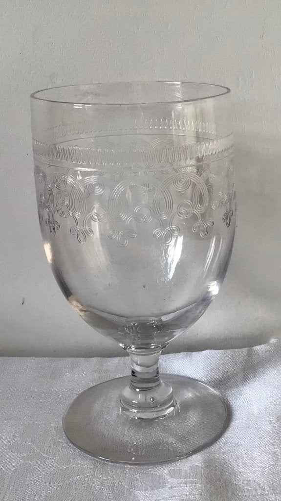 Mooi gegraveerd antiek sierglas, voor wijn of port, Antiek en Kunst, Verzenden