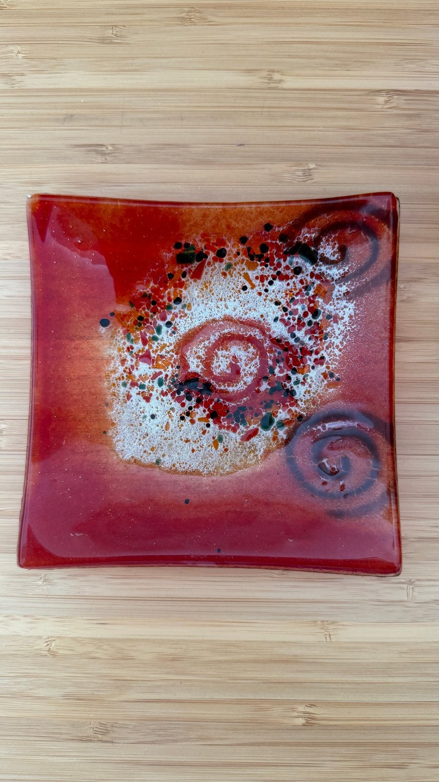 Vierkant glazen schaaltje – Handgemaakt Fused Glass, Antiek en Kunst, Kunst | Designobjecten, Handgemaakt, Rood, Schaal, Ophalen