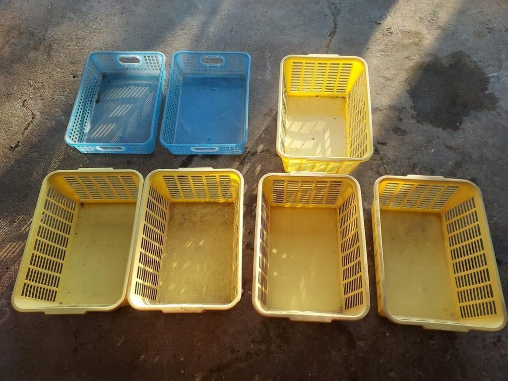 7 plastic mandjes/opbergers - geel en blauw, Ophalen, Kunststof, Gebruikt, Mand