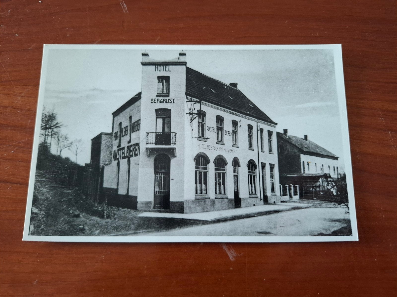 Oude ansichtkaart Hotel Bergrust, Limburg Bemelen ?, Foto, Ophalen of Verzenden, Zo goed als nieuw, 1940 tot 1960