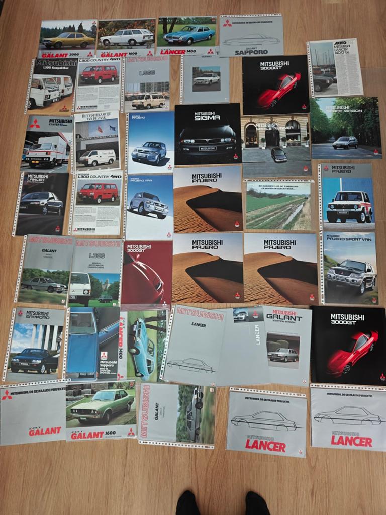 Verzameling Mitsubishi 1 auto brochures autofolders 40 stuks, Ophalen of Verzenden