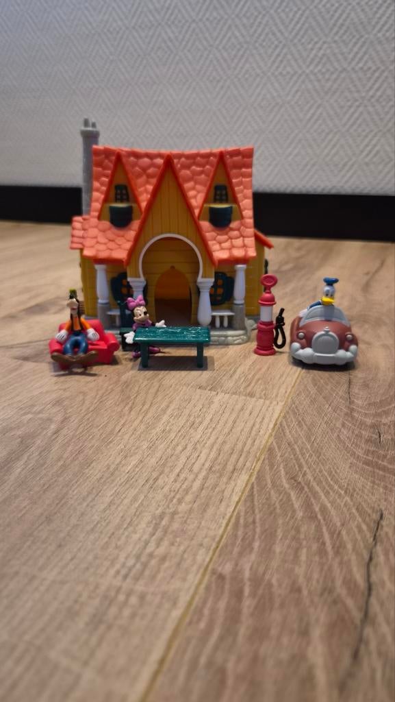 Mickey Mouse clubhuis met Figuren en Auto, Kinderen en Baby's, Speelgoed | Poppenhuizen, Ophalen of Verzenden, Gebruikt, Poppenhuis