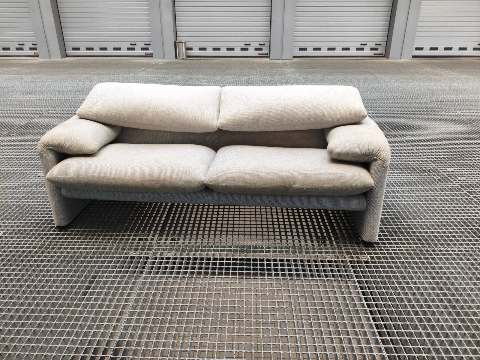 Cassina Maralunga 2.5-zits bank -kies u stof, Modern, Italiaans Design, Gebruikt, 150 tot 200 cm, Driepersoons