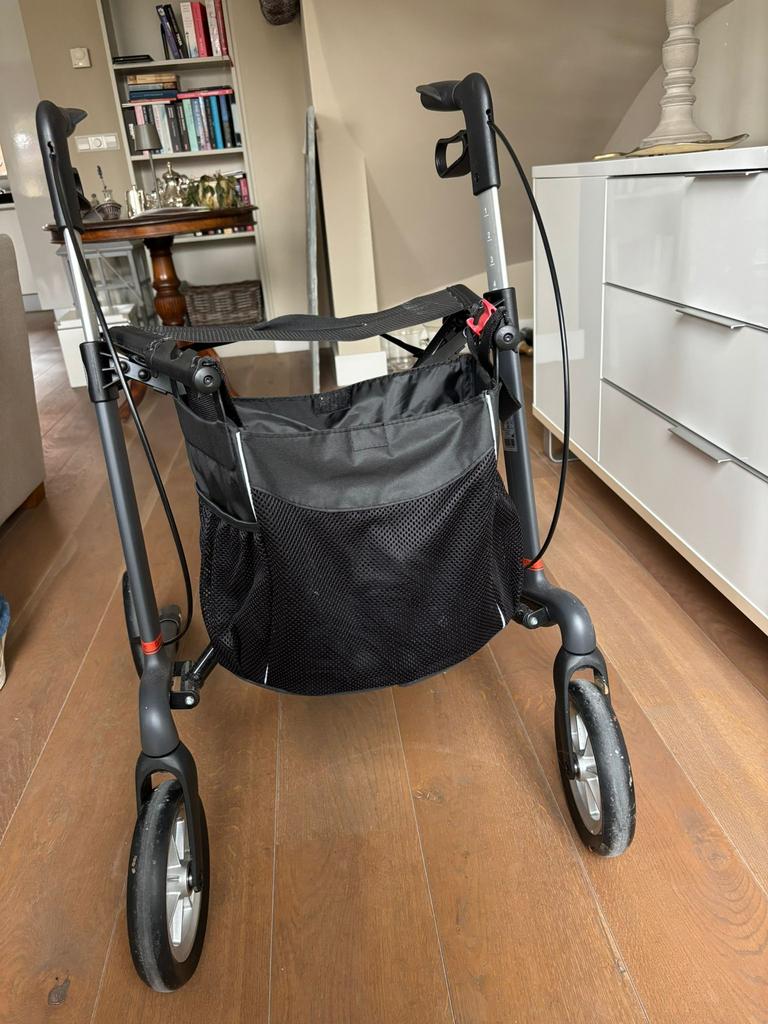 Carbon Rollator Arlon zwart, Diversen, Rollators, Ophalen, Zo goed als nieuw