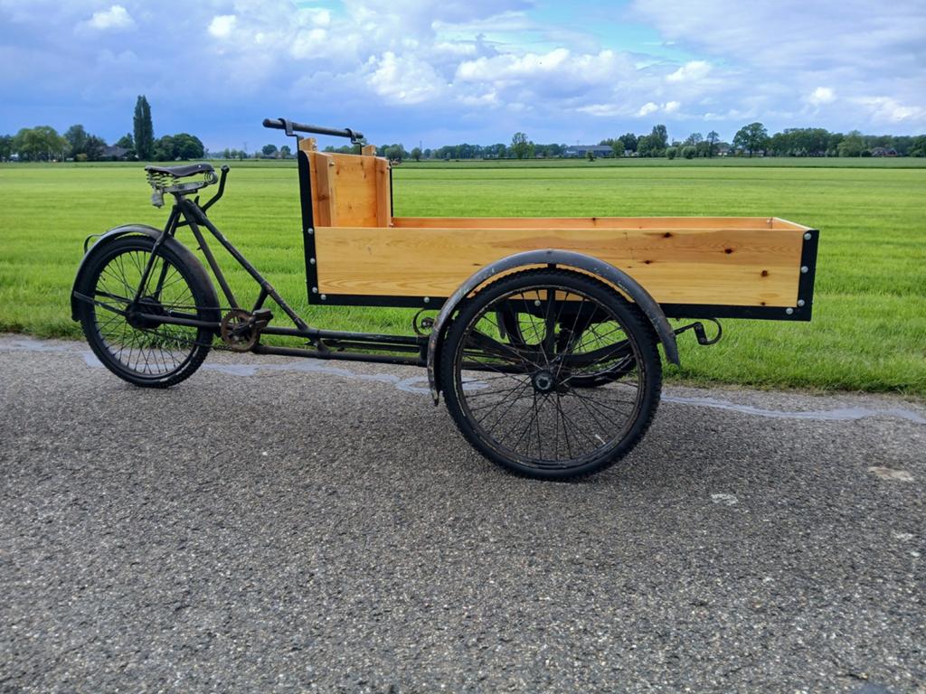Antieke oldtimer bakfiets van juncker, Ophalen, Gebruikt, Goederen