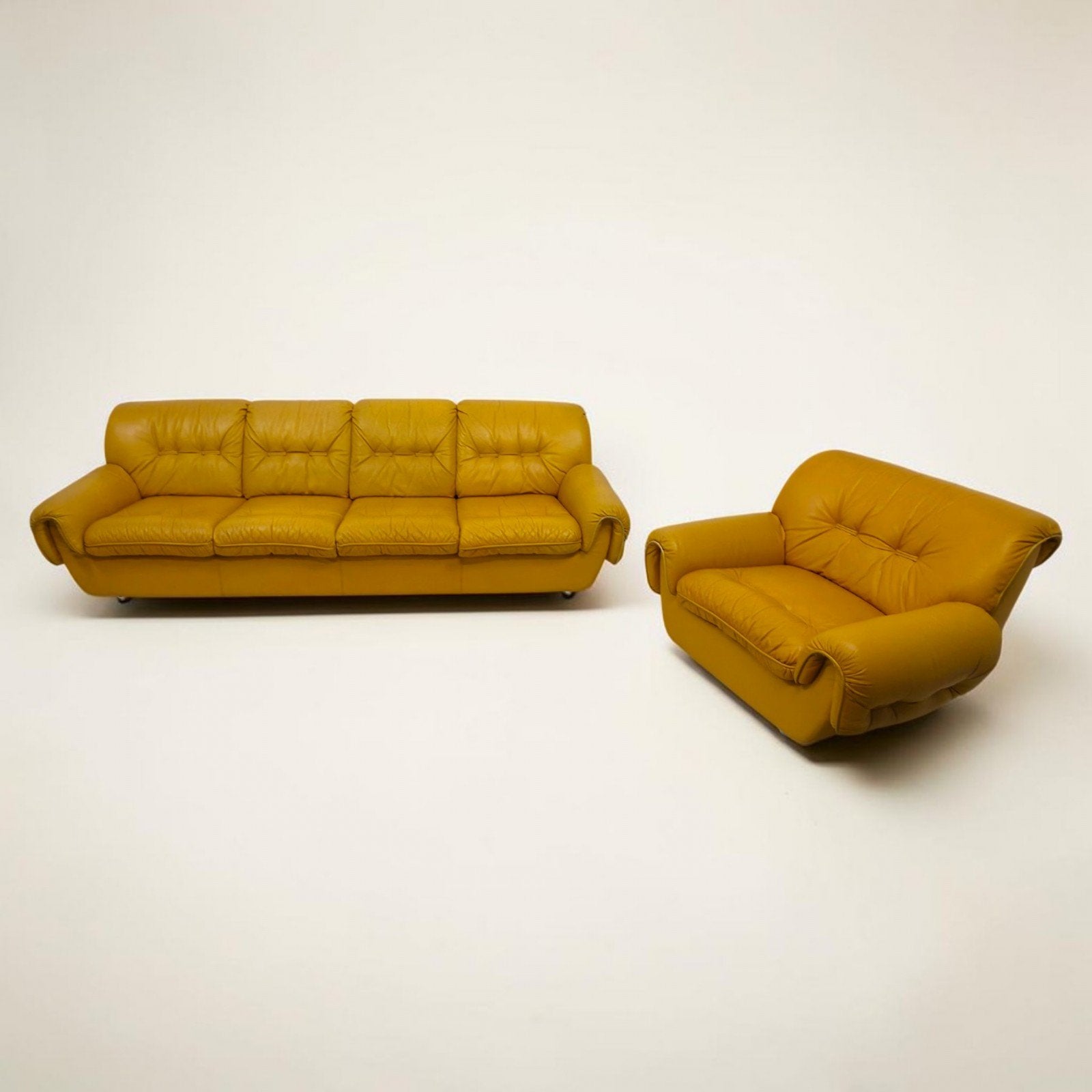 70s Italiaans lederen zithoek brutlist mid century oker geel, Huis en Inrichting, Ophalen