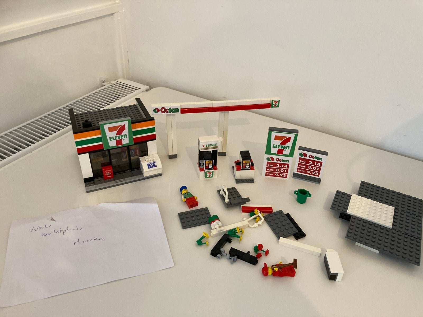 Lego moc, lego tankstation met custom stickers, Kinderen en Baby's, Ophalen of Verzenden, Gebruikt