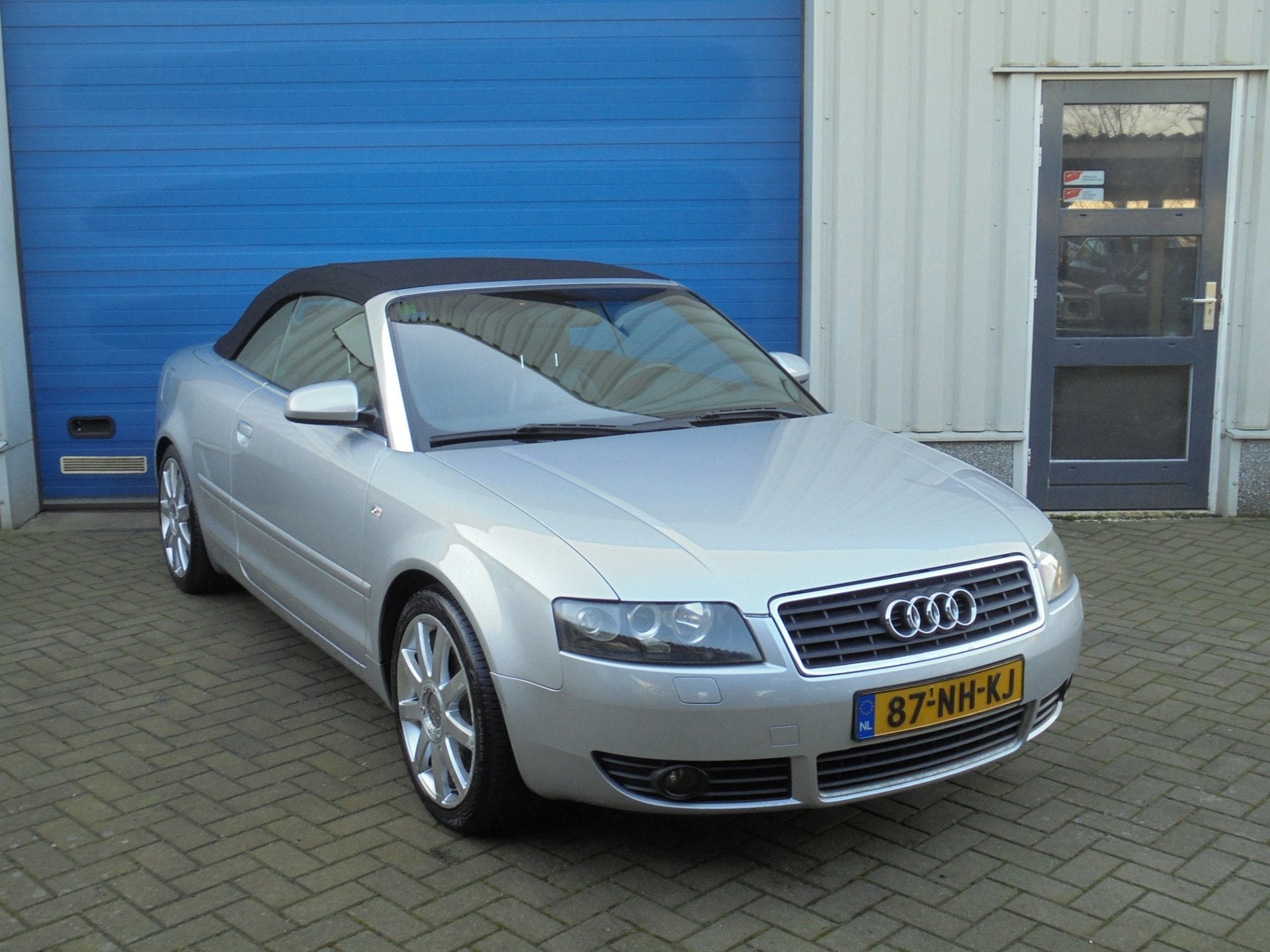 Audi A4 Cabriolet 2.4 V6 Exclusive TREKHAAK, Gebruikt, Zwart, Cabriolet, 4 stoelen