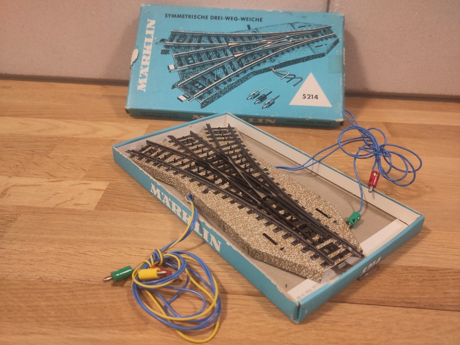 Märklin 5214 driewegwissel in OVP - Zo goed als nieuw, Wisselstroom, Rails, Ophalen of Verzenden, Zo goed als nieuw