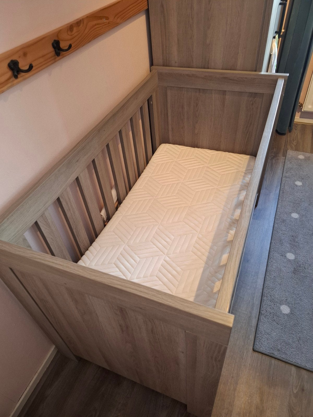 Ledikant met matras - Goede staat, Kinderen en Baby's, Babywiegjes en Ledikanten, Ophalen, Zo goed als nieuw, Ledikant