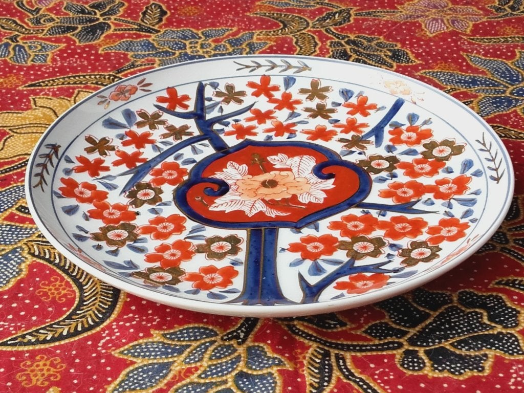 Mooi origineel vintage porselein bord uit China 19,5 cm.