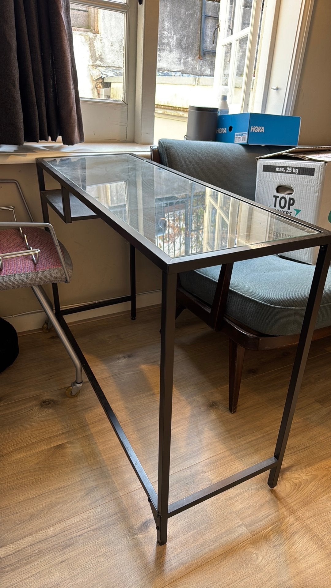 tafel met glazen blad, Ophalen, 100 tot 150 cm, Tot twee personen, Minder dan 50 cm