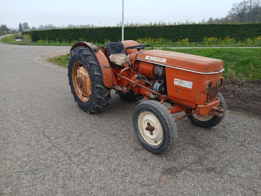 Renault 70 smalspoor, Zakelijke goederen, Agrarisch | Tractoren, Ophalen, Gebruikt, Renault, Tot 80 Pk