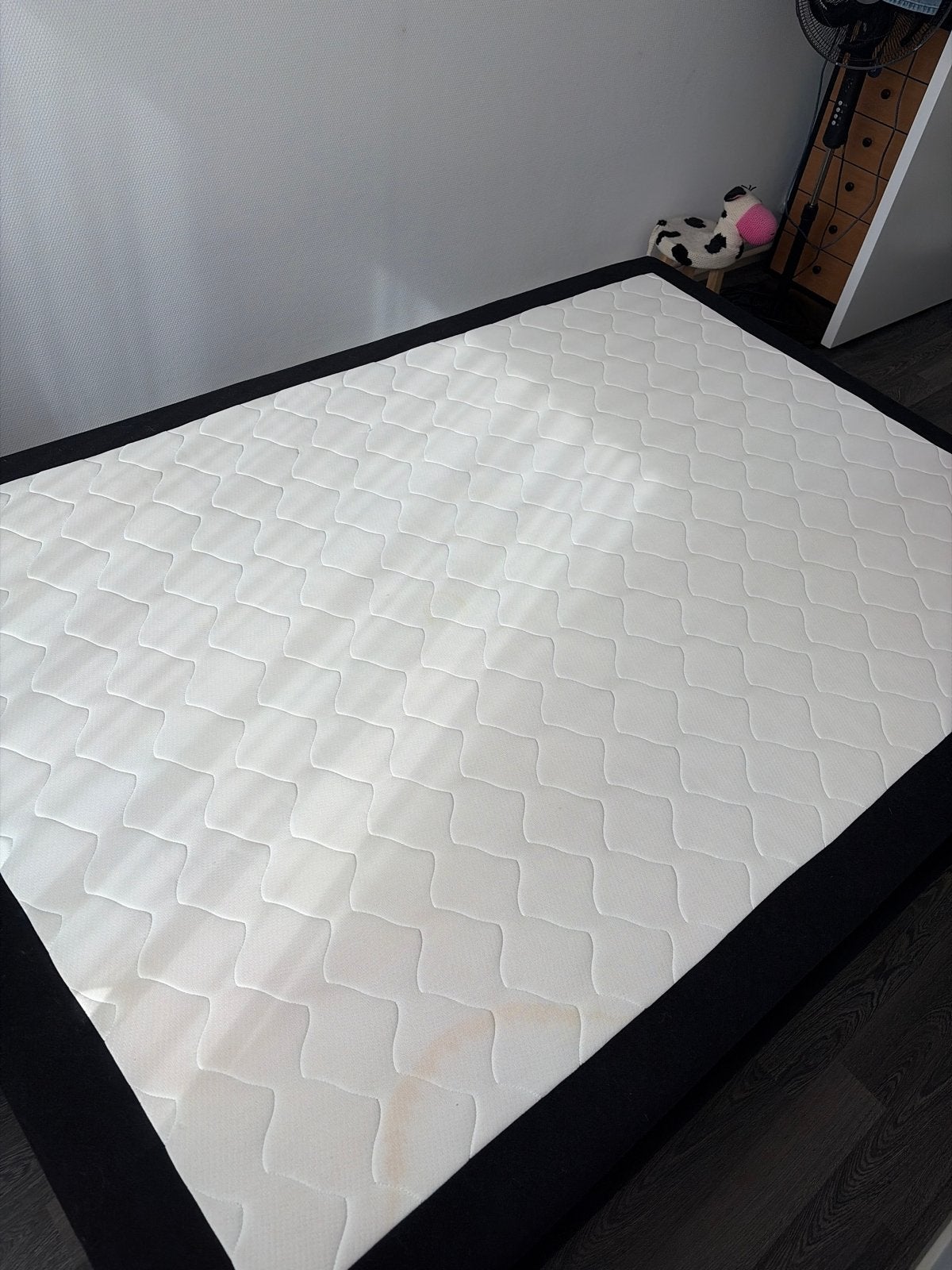 Jysk Boxspring 140x200 met matras en optionele topper, Huis en Inrichting, Ophalen, Gebruikt, Zwart, Tweepersoons