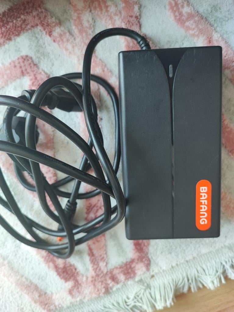 Bafang oplader elektrische fiets acculader - 49.2V 2A, Ophalen of Verzenden, Gebruikt