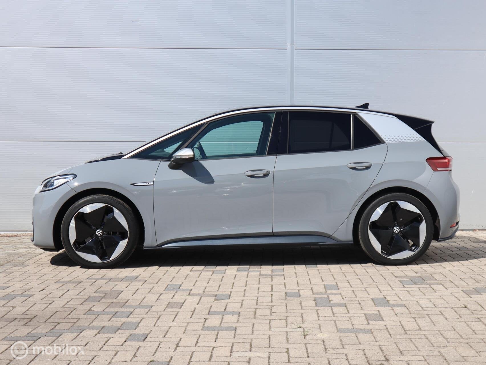 Volkswagen ID.3 First Plus SOH 93% Pano Matrix Camera Massag, Auto's, Automaat, Dealer onderhouden, Gebruikt, Zwart