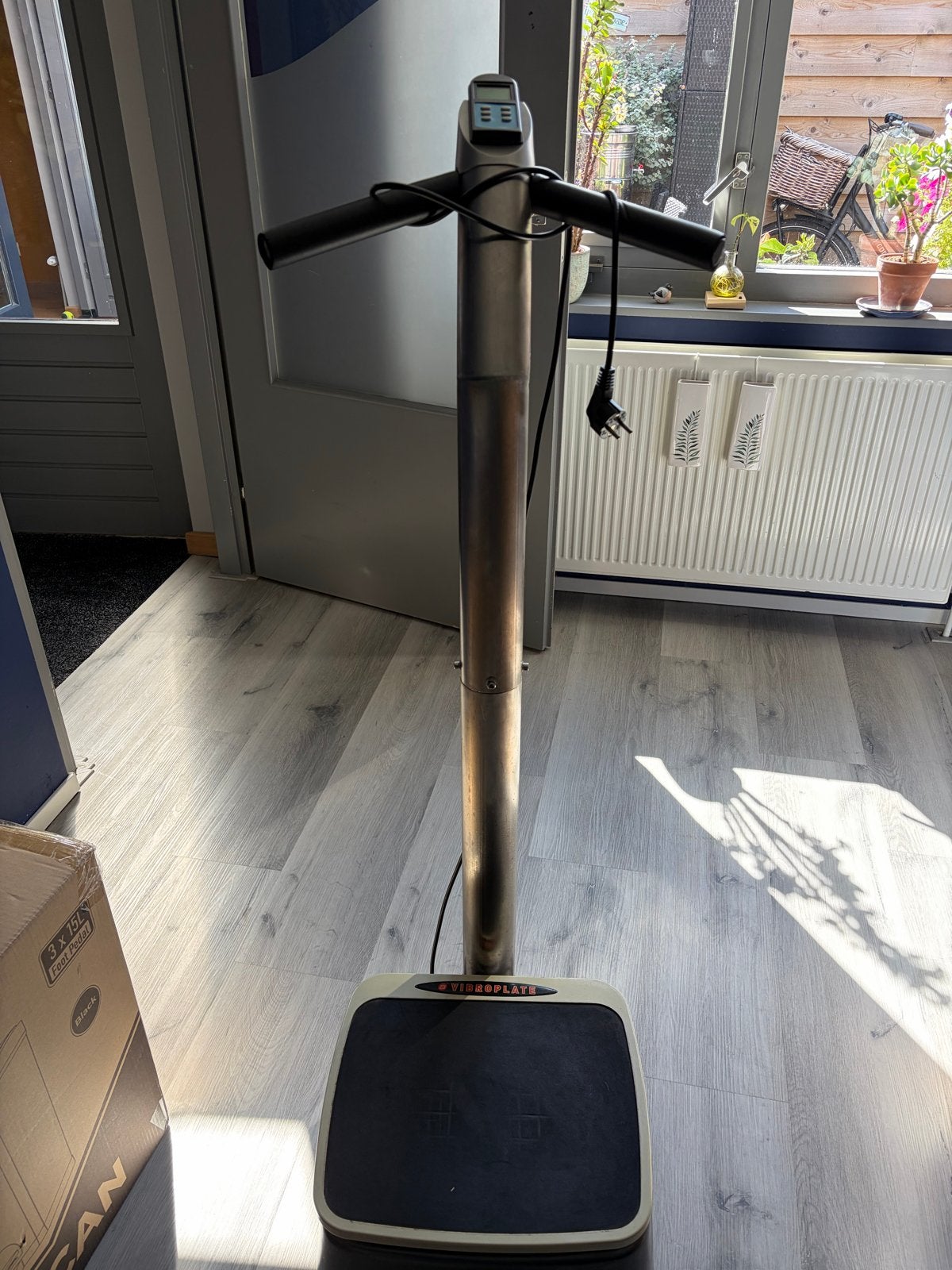 Vibroplate Trilplaat - 130 cm hoog, 40x36 cm plaat, Ophalen, Gebruikt, Trilplaat, Metaal