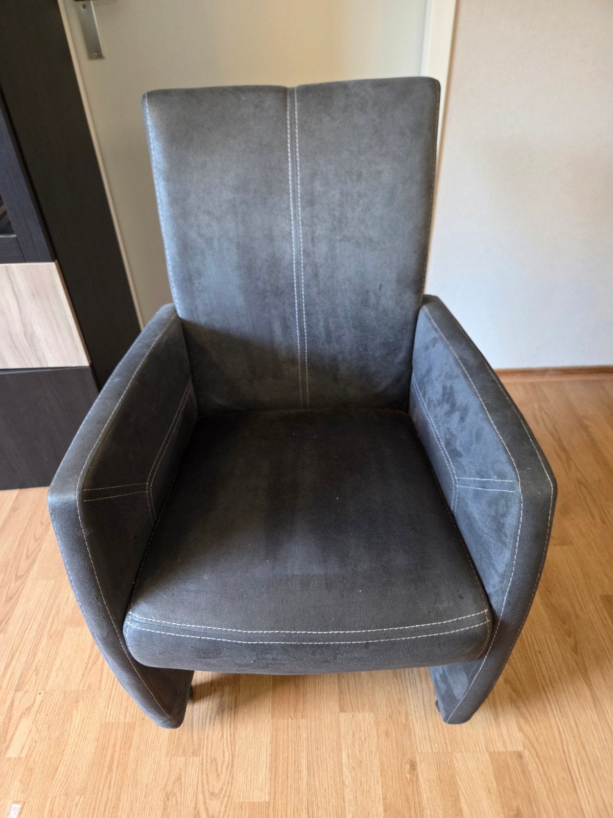 4 (eetkamer)stoelen, grijs suede €20 per stuk, Ophalen, Gebruikt, Minder dan 75 cm, Stof