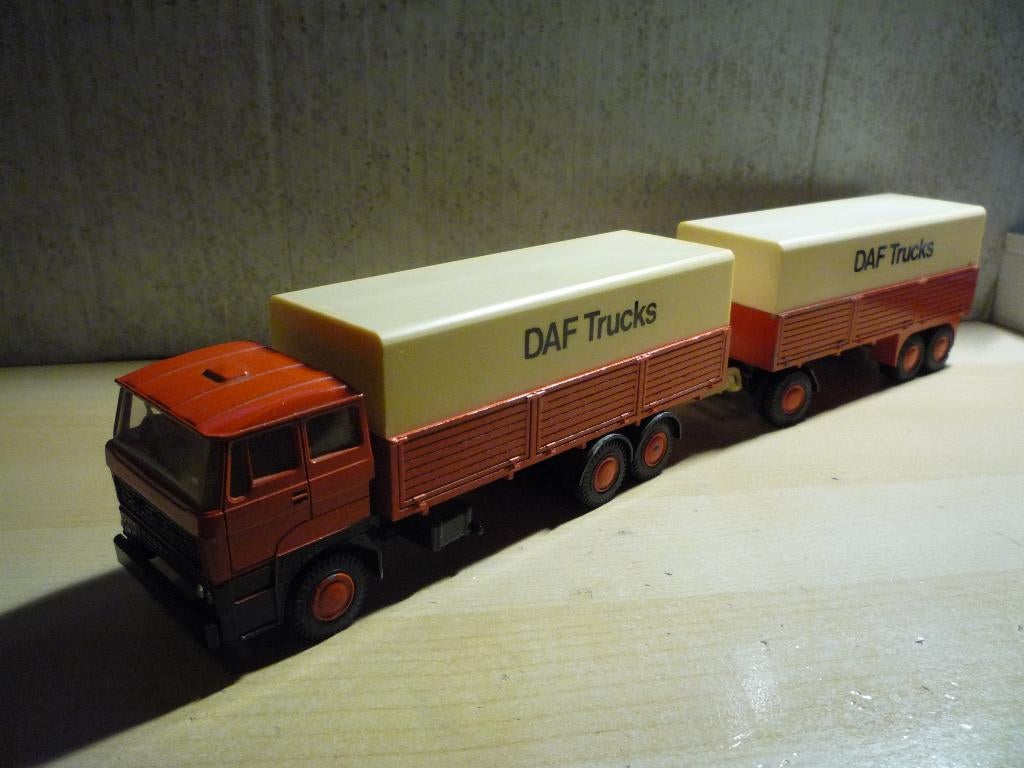 Daf 3300 Truck en Trailer met huif Lion Car 64-65, Ophalen of Verzenden, Zo goed als nieuw, Bus of Vrachtwagen, Lion Toys