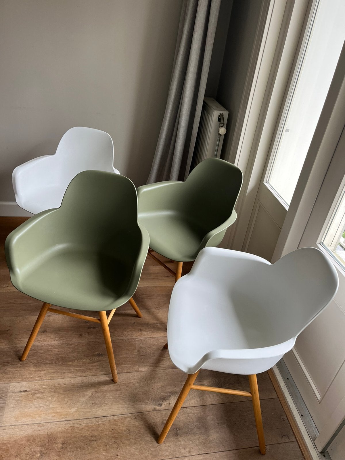 Albert Kuipstoelen Zuiver met armleuning 4 stuks groen & wit, Gebruikt, Wit, Scandinavisch, Vier