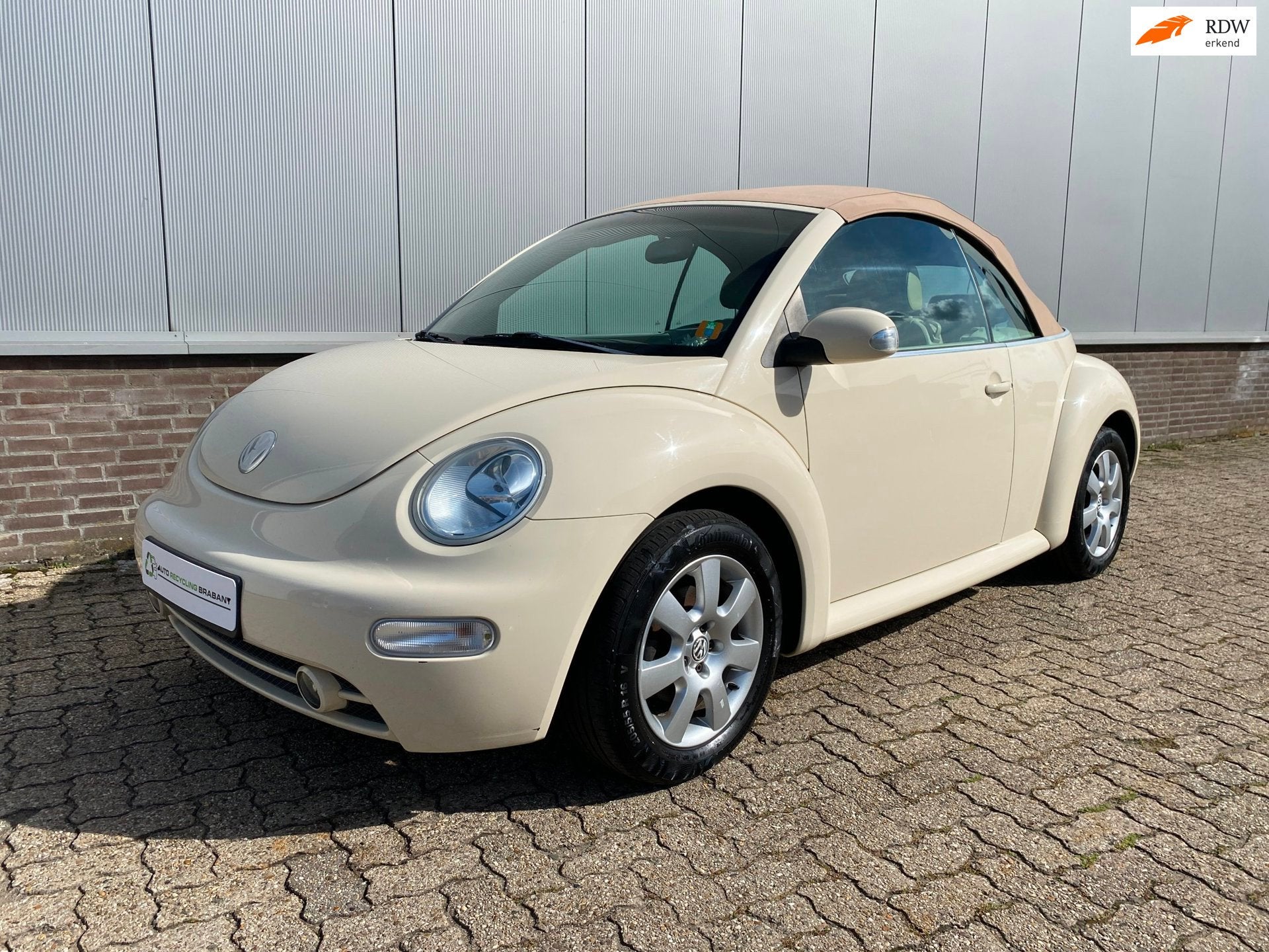Volkswagen New Beetle Cabriolet 2.0 Highline Leer, Airco , N, Auto diversen, Volkswagen, Beige, Handgeschakeld, Benzine