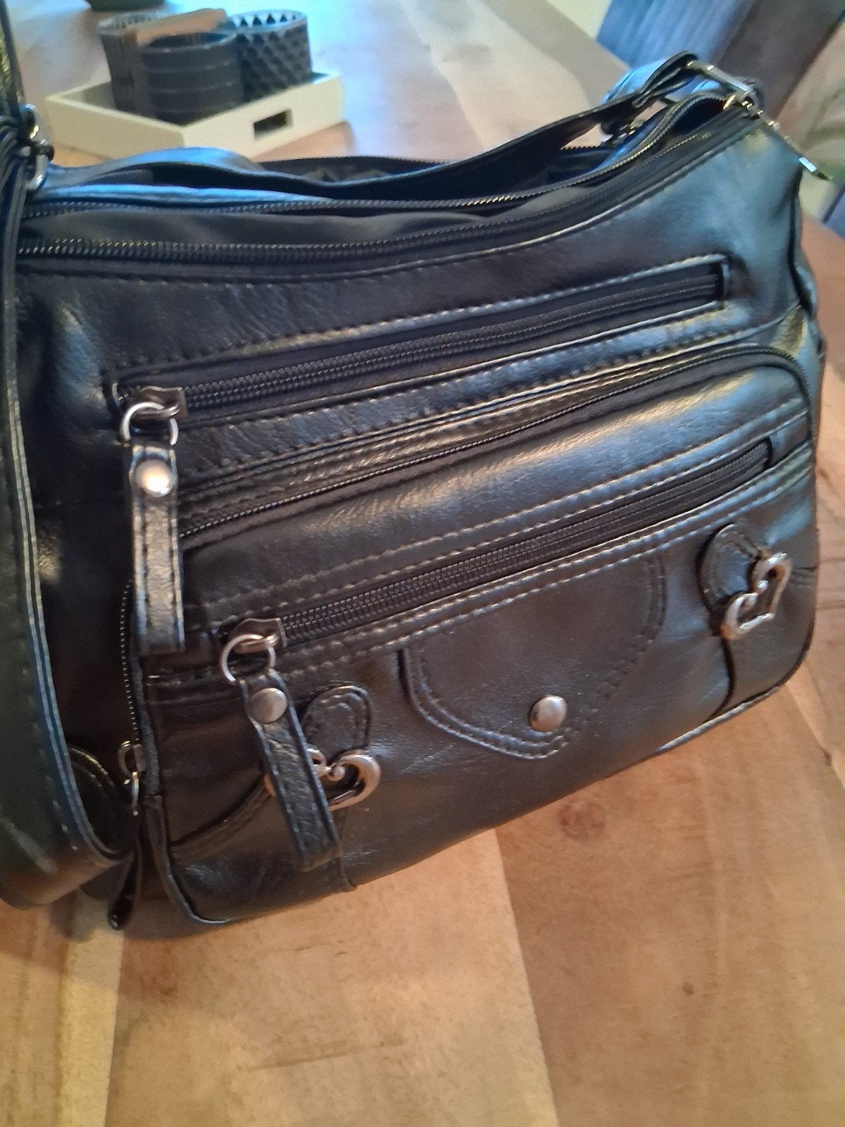 Zwarte schoudertas met hartjesdetails, Ophalen of Verzenden, Gebruikt, Zwart, Schoudertasje